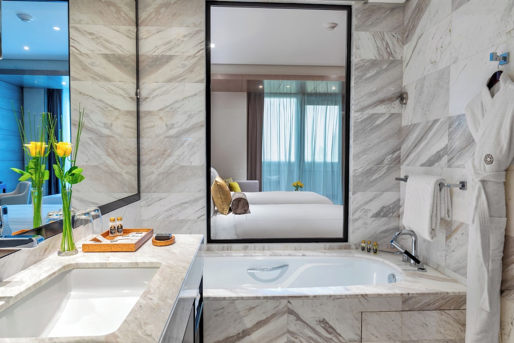 Taj Jumeirah Lakes Towers, Dubai — Rooms in Dubai
