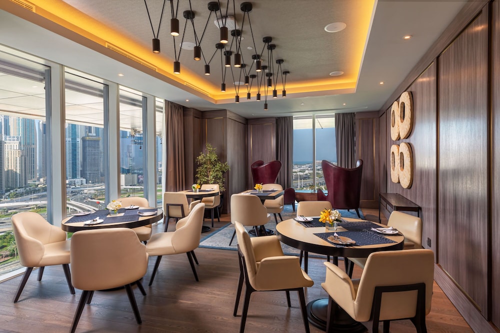 Taj Jumeirah Lakes Towers, Dubai — Shared spaces in Dubai