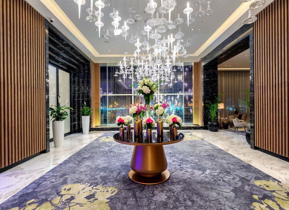 Taj Jumeirah Lakes Towers, Dubai — Shared spaces in Dubai