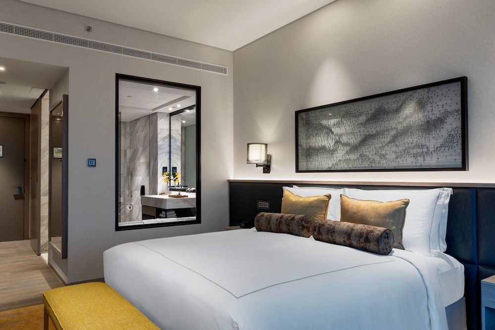 Taj Jumeirah Lakes Towers, Dubai — Rooms in Dubai