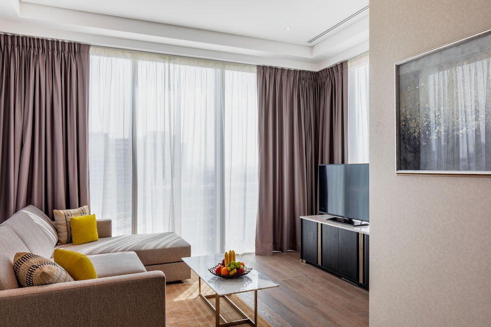 Taj Jumeirah Lakes Towers, Dubai — Rooms in Dubai