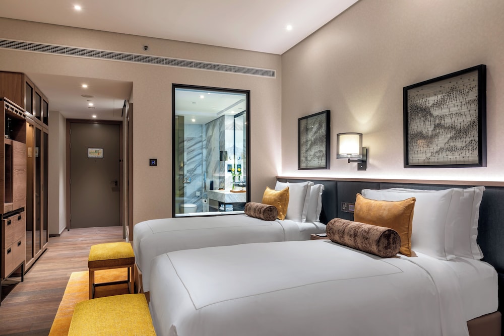 Taj Jumeirah Lakes Towers, Dubai — Rooms in Dubai