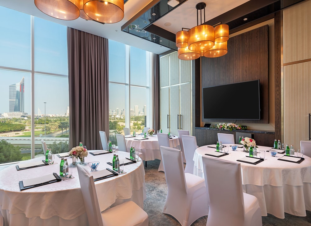 Taj Jumeirah Lakes Towers, Dubai — Shared spaces in Dubai