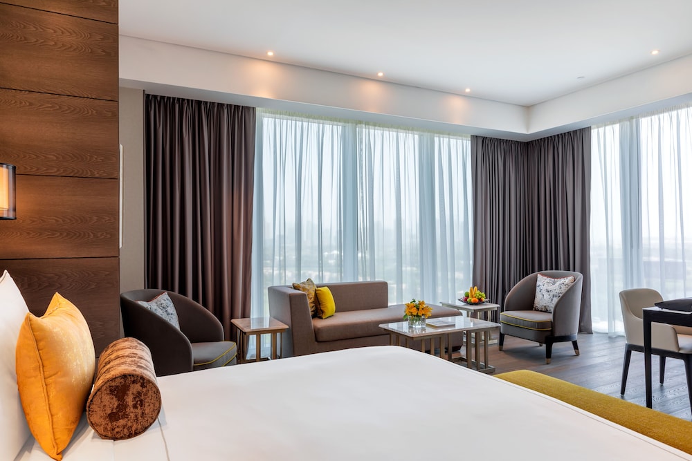Taj Jumeirah Lakes Towers, Dubai — Rooms in Dubai
