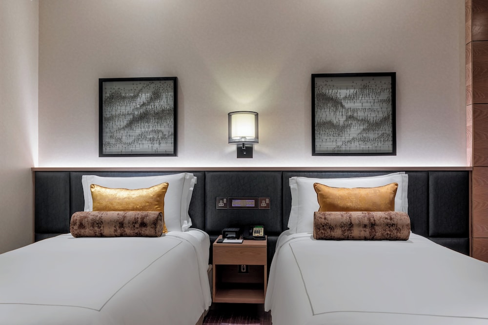Taj Jumeirah Lakes Towers, Dubai — Rooms in Dubai
