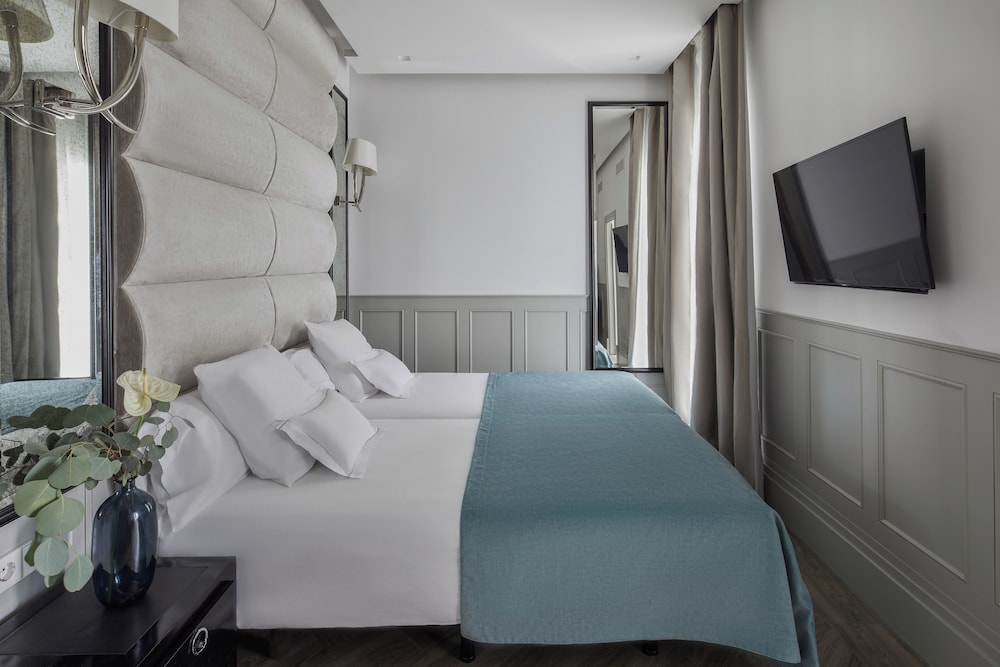 MIM Ibiza Member of Meliá Collection — Hotel rooms in Playa d'en Bossa, Balearic Islands