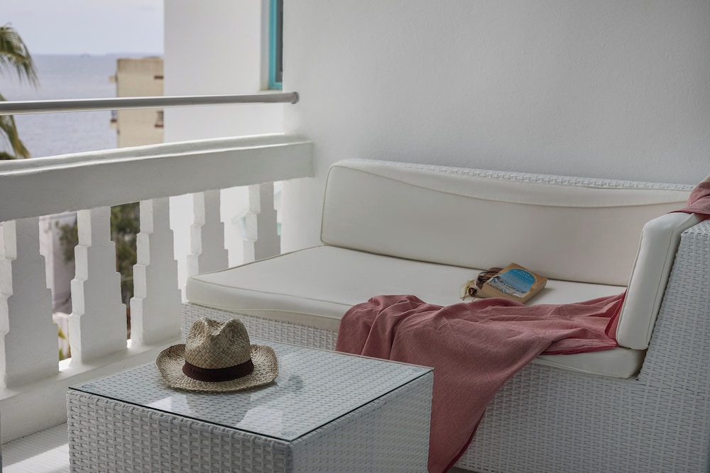 MIM Ibiza Member of Meliá Collection — Hotel rooms in Playa d'en Bossa, Balearic Islands