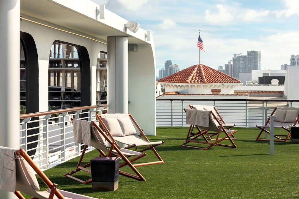 Kimpton Hotel Palomar South Beach by IHG — Hotel building in Miami, Florida