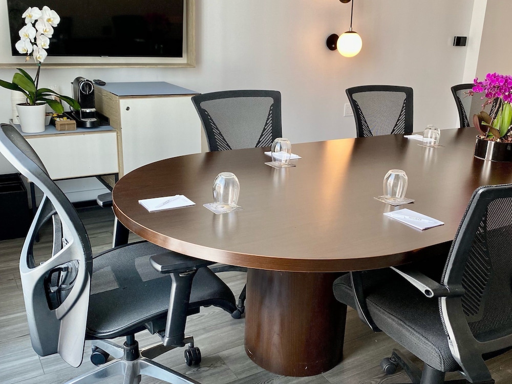 Kimpton Hotel Palomar South Beach by IHG — Hotel building in Miami, Florida
