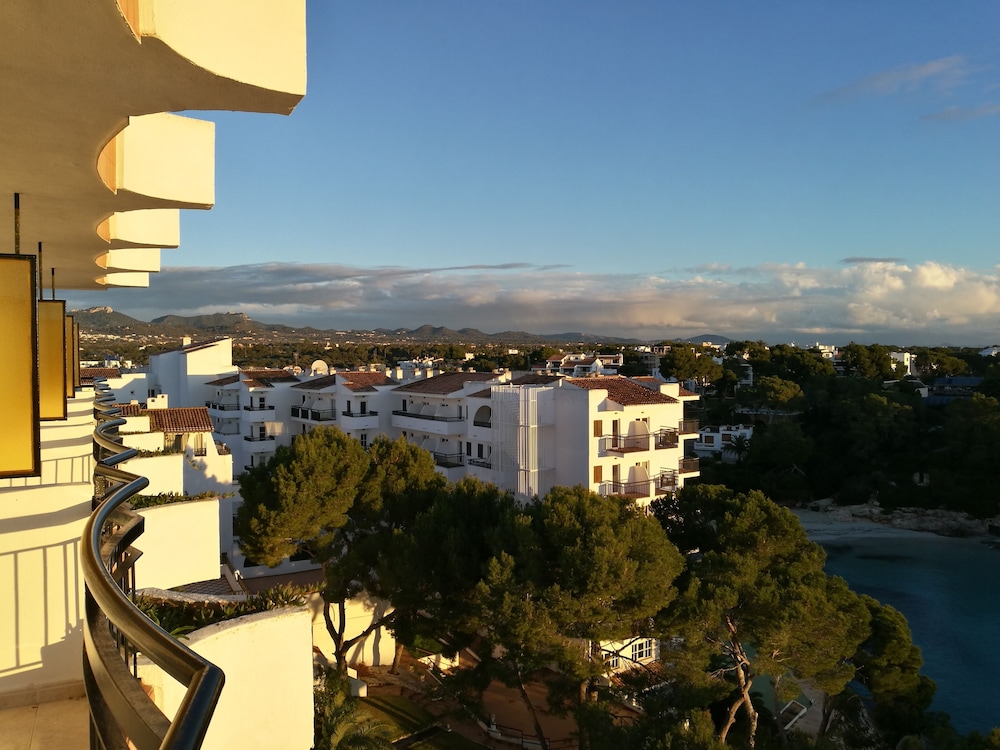 Hotel Cabot Cala Ferrera — Hotel building in Cala d´Or, Balearic Islands