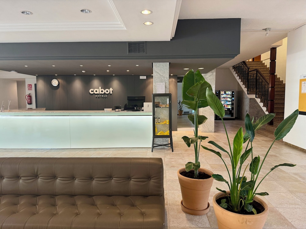 Hotel Cabot Cala Ferrera — Hotel building in Cala d´Or, Balearic Islands