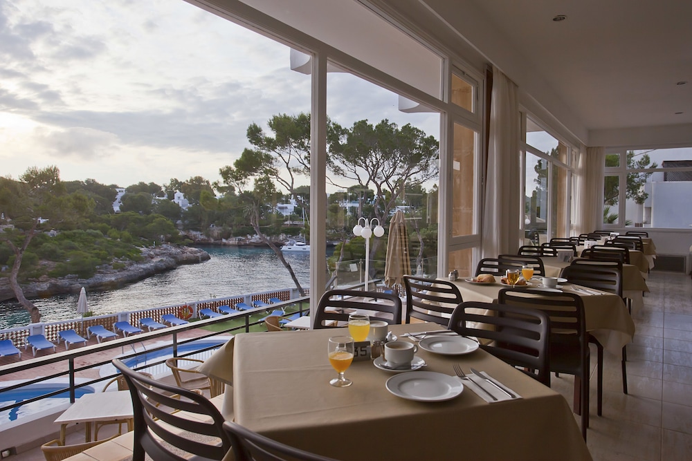 Hotel Cabot Cala Ferrera — Restaurant & bars in Cala d´Or, Balearic Islands