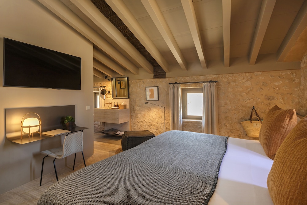 Can Aulí Luxury Retreat — Hotel rooms in Pollenca, Balearic Islands