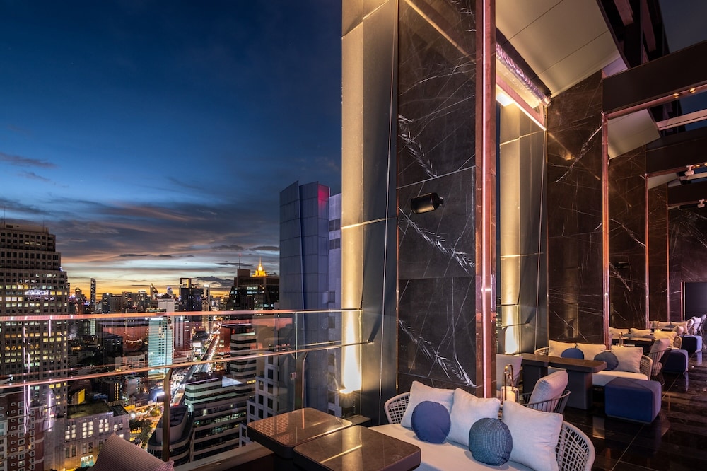 Carlton Hotel Bangkok Sukhumvit — Restaurant & bars in Bangkok, Bangkok