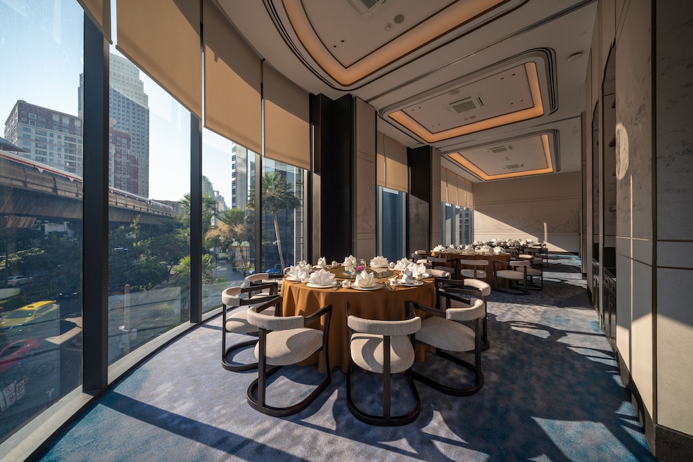 Carlton Hotel Bangkok Sukhumvit — Restaurant & bars in Bangkok, Bangkok