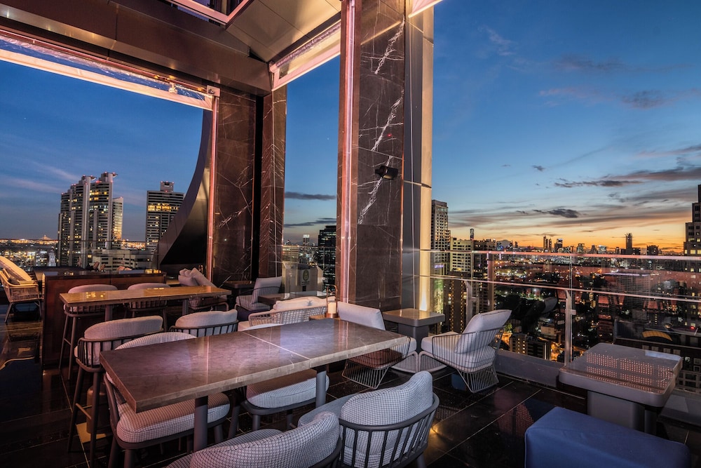 Carlton Hotel Bangkok Sukhumvit — Restaurant & bars in Bangkok, Bangkok
