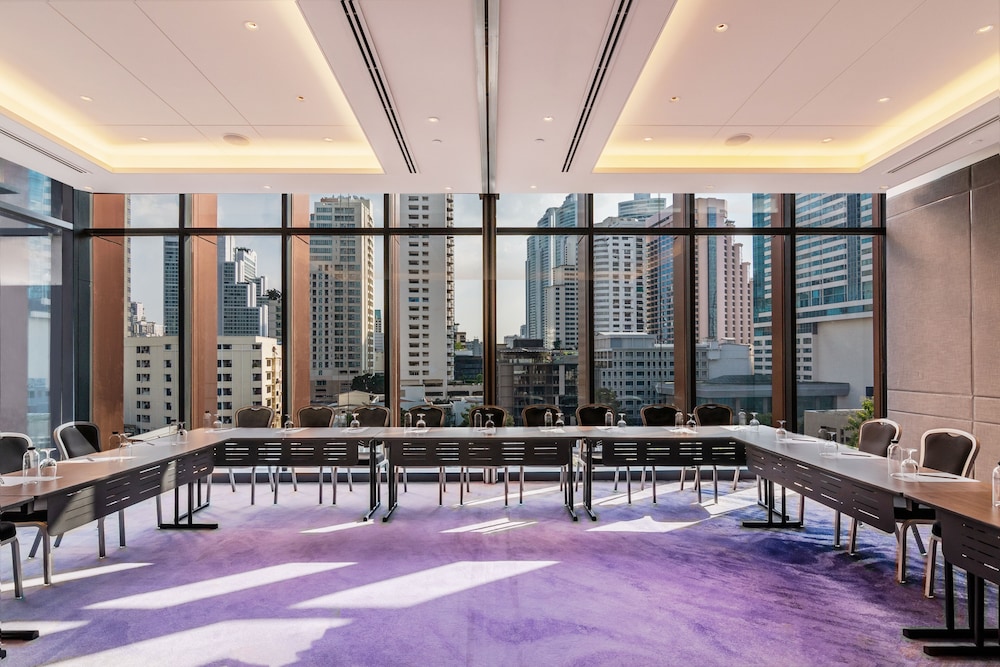 Carlton Hotel Bangkok Sukhumvit — Hotel building in Bangkok, Bangkok