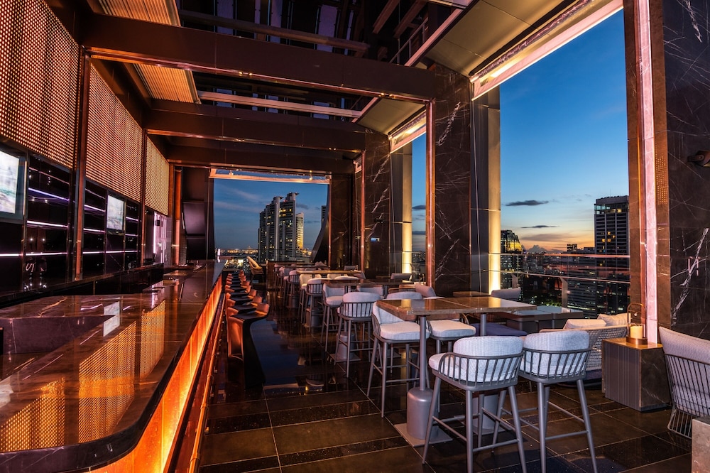 Carlton Hotel Bangkok Sukhumvit — Restaurant & bars in Bangkok, Bangkok