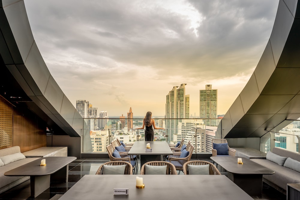 Carlton Hotel Bangkok Sukhumvit — Restaurant & bars in Bangkok, Bangkok