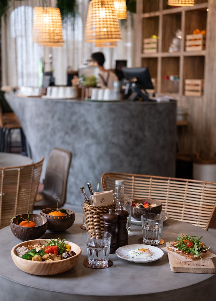 Hotel Caju — Restaurant & bars in Funchal, Madeira