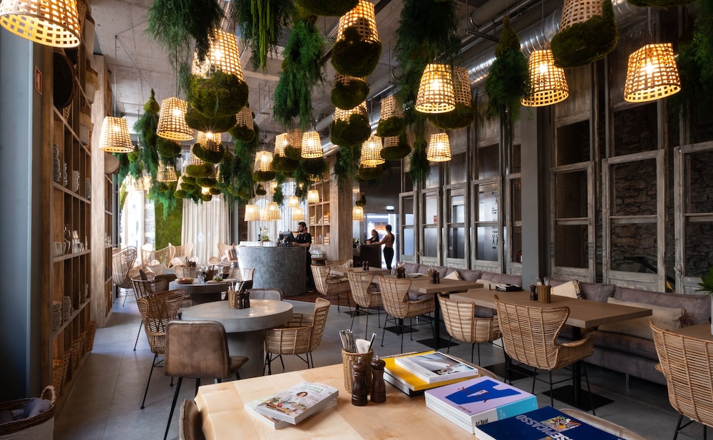 Hotel Caju — Restaurant & bars in Funchal, Madeira