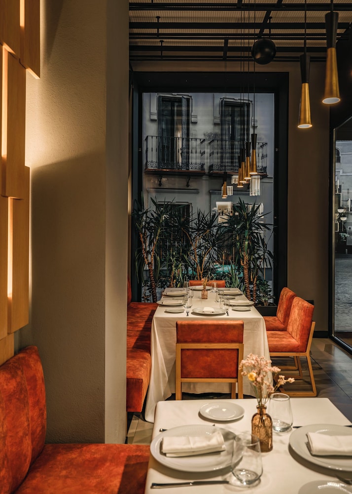 Hotel Vincci Selección Unuk 5* GL — Restaurant & bars in Seville, Andalusia