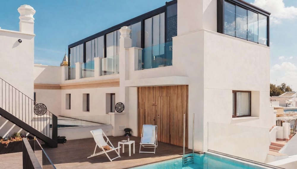 Hotel Vincci Selección Unuk 5* GL — Swimming pool in Seville, Andalusia