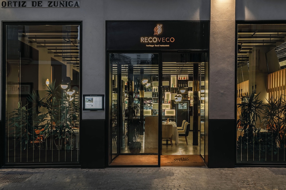 Hotel Vincci Selección Unuk 5* GL — Restaurant & bars in Seville, Andalusia