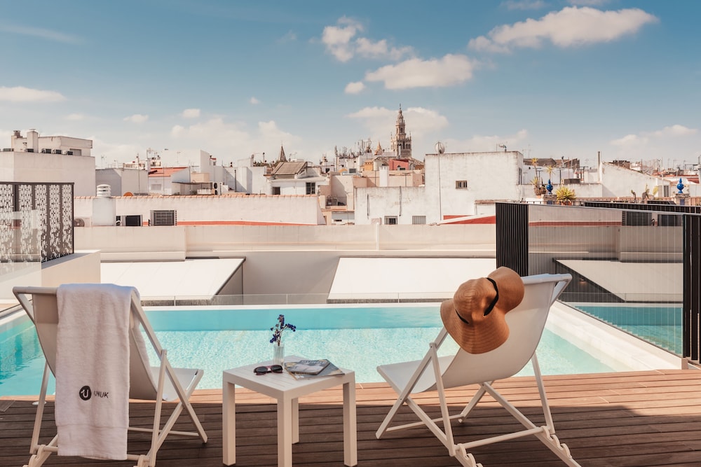 Hotel Vincci Selección Unuk 5* GL — Swimming pool in Seville, Andalusia