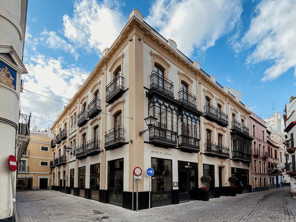 Hotel Vincci Selección Unuk 5* GL — Hotel building in Seville, Andalusia