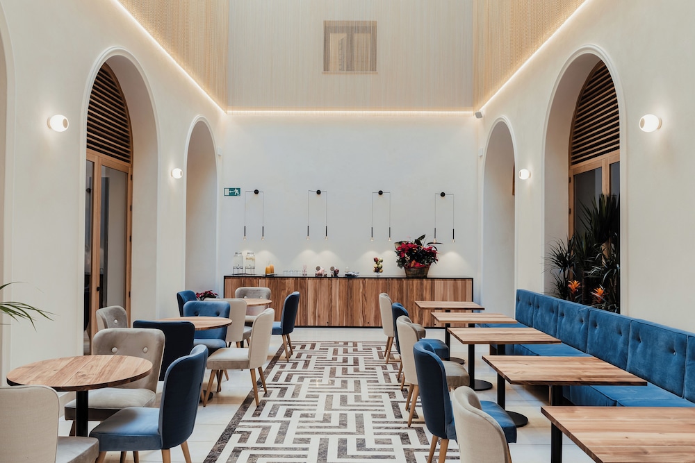 Hotel Vincci Selección Unuk 5* GL — Restaurant & bars in Seville, Andalusia