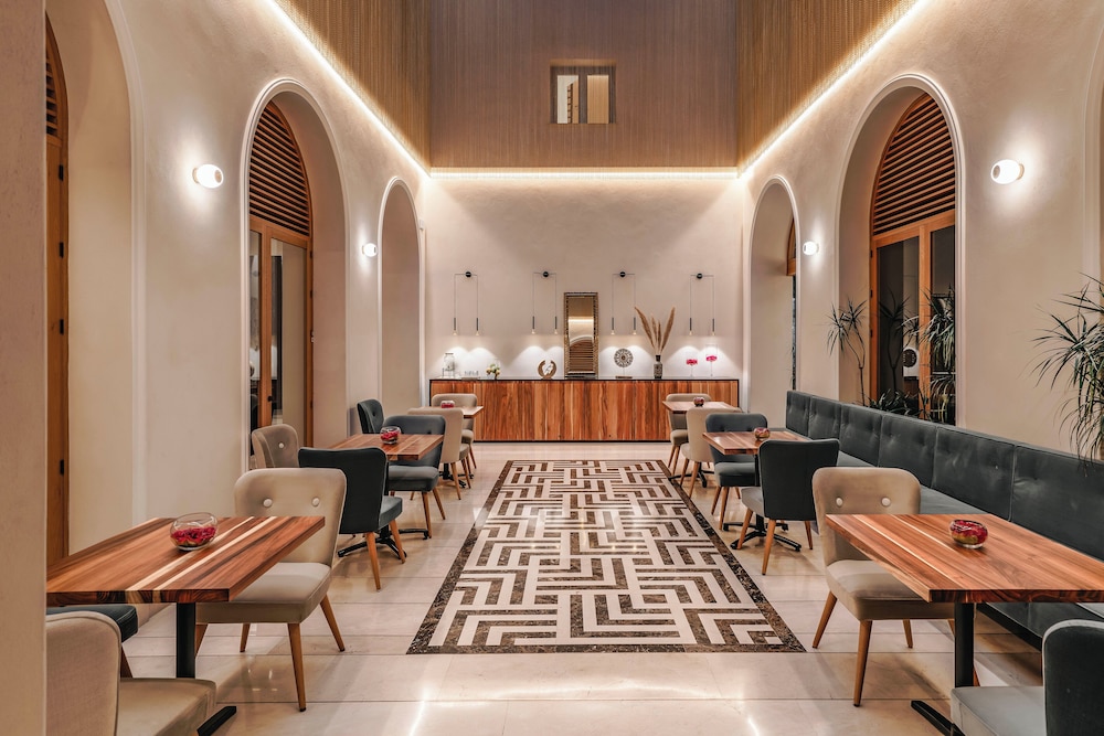 Hotel Vincci Selección Unuk 5* GL — Restaurant & bars in Seville, Andalusia