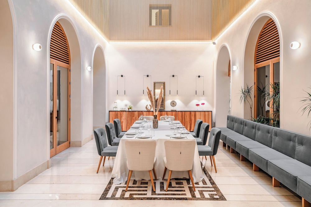 Hotel Vincci Selección Unuk 5* GL — Restaurant & bars in Seville, Andalusia