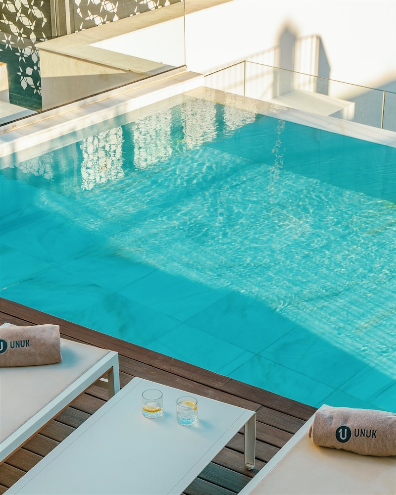 Hotel Vincci Selección Unuk 5* GL — Swimming pool in Seville, Andalusia