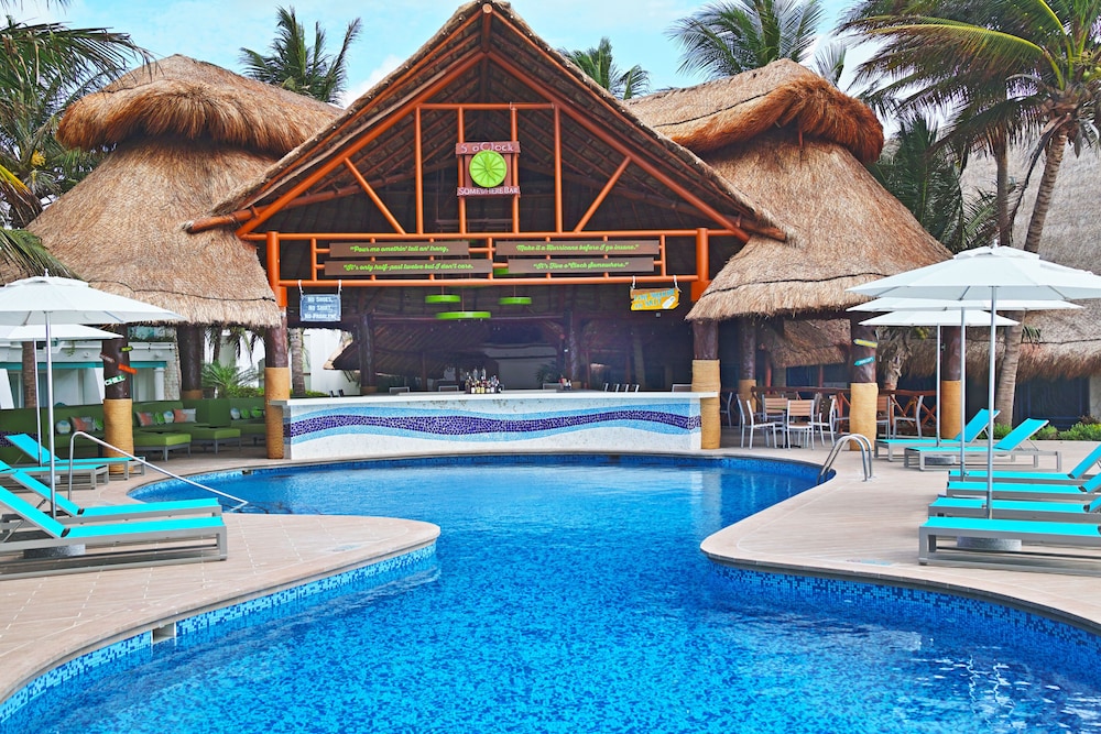 Margaritaville Island Reserve Riviera Cancún - A Karisma All-Inclusive Experience for All — Restaurant & bars in Puerto Morelos, Quintana Roo