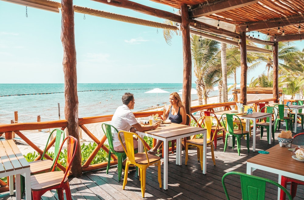 Margaritaville Island Reserve Riviera Cancún - A Karisma All-Inclusive Experience for All — Restaurant & bars in Puerto Morelos, Quintana Roo