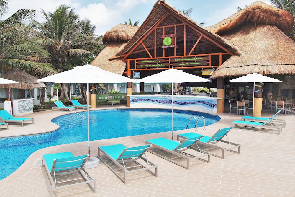 Margaritaville Island Reserve Riviera Cancún - A Karisma All-Inclusive Experience for All — Swimming pool in Puerto Morelos, Quintana Roo