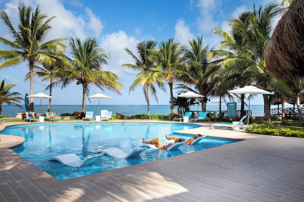 Margaritaville Island Reserve Riviera Cancún - A Karisma All-Inclusive Experience for All — Swimming pool in Puerto Morelos, Quintana Roo