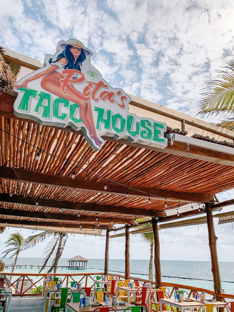 Margaritaville Island Reserve Riviera Cancún - A Karisma All-Inclusive Experience for All — Restaurant & bars in Puerto Morelos, Quintana Roo