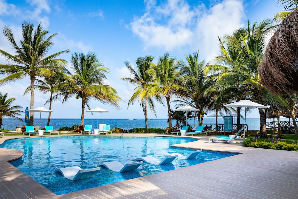 Margaritaville Island Reserve Riviera Cancún - A Karisma All-Inclusive Experience for All — Swimming pool in Puerto Morelos, Quintana Roo