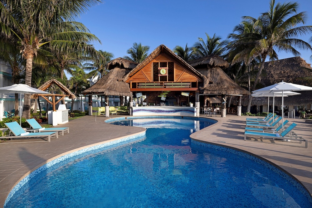 Margaritaville Island Reserve Riviera Cancún - A Karisma All-Inclusive Experience for All — Swimming pool in Puerto Morelos, Quintana Roo