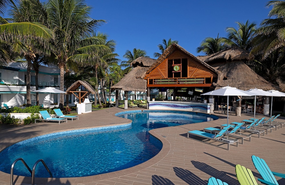 Margaritaville Island Reserve Riviera Cancún - A Karisma All-Inclusive Experience for All — Swimming pool in Puerto Morelos, Quintana Roo