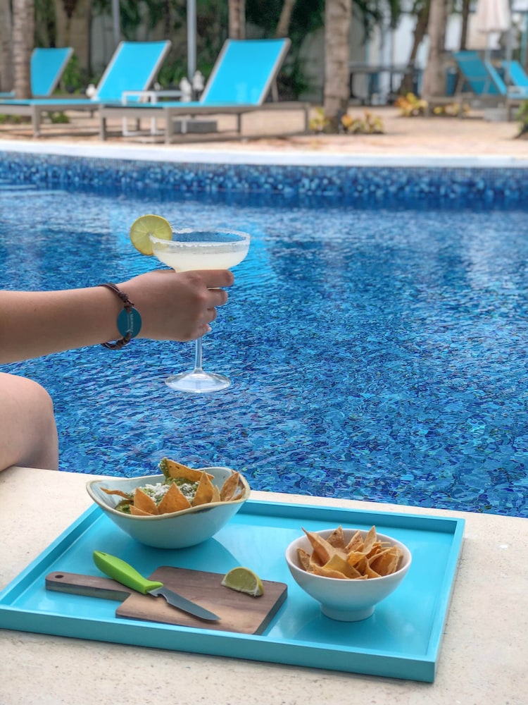 Margaritaville Island Reserve Riviera Cancún - A Karisma All-Inclusive Experience for All — Swimming pool in Puerto Morelos, Quintana Roo