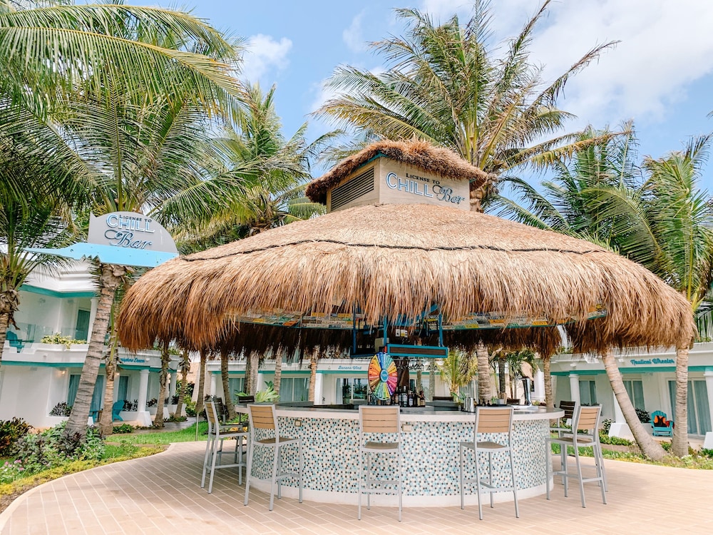 Margaritaville Island Reserve Riviera Cancún - A Karisma All-Inclusive Experience for All — Restaurant & bars in Puerto Morelos, Quintana Roo