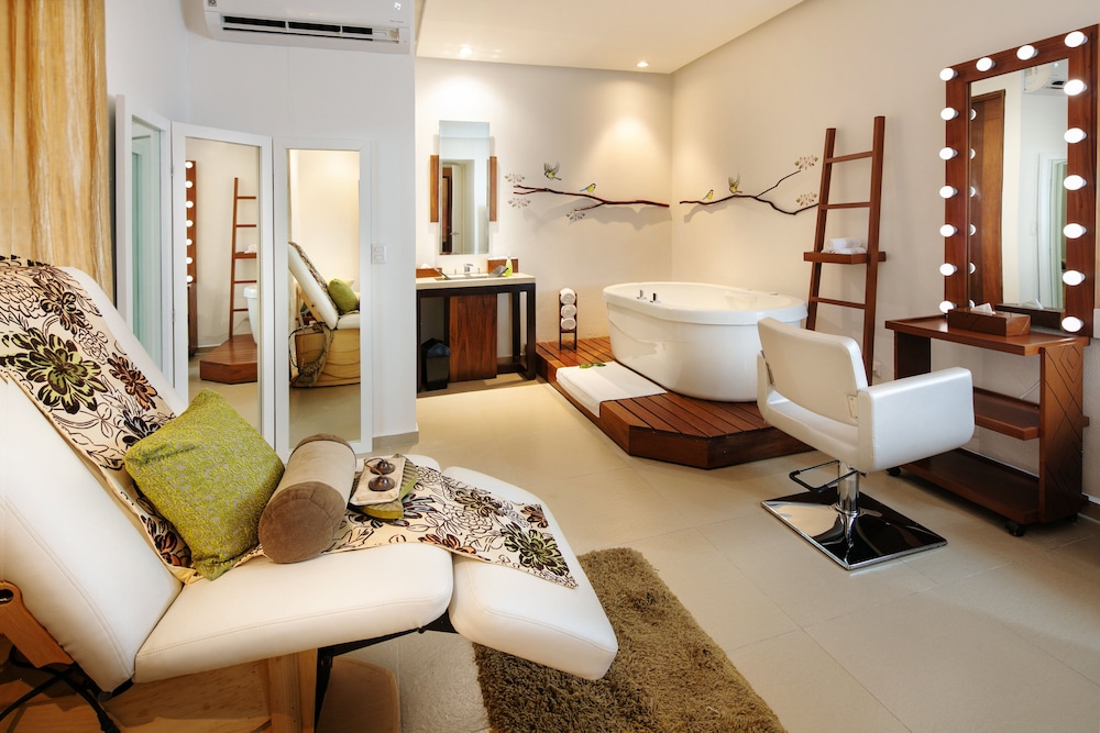 Margaritaville Island Reserve Riviera Cancún - A Karisma All-Inclusive Experience for All — Hotel rooms in Puerto Morelos, Quintana Roo