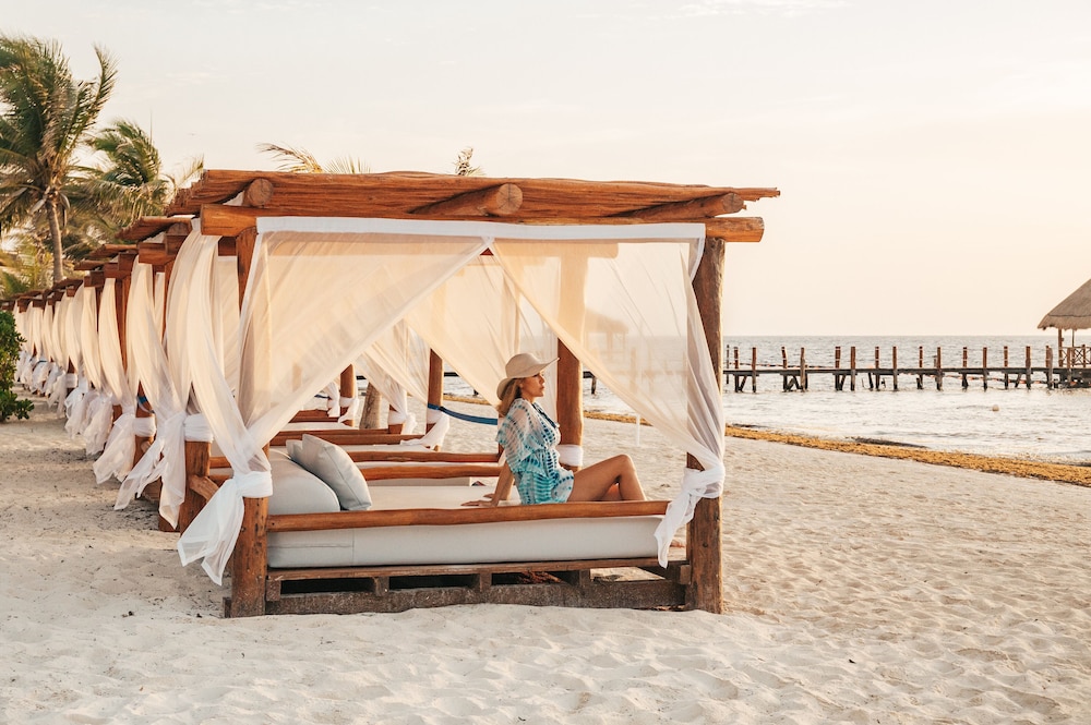 Margaritaville Island Reserve Riviera Cancún - A Karisma All-Inclusive Experience for All — Beach in Puerto Morelos, Quintana Roo