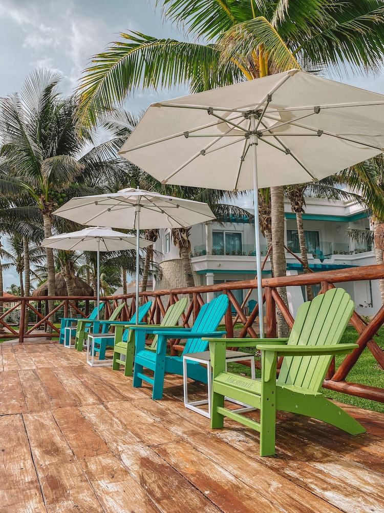 Margaritaville Island Reserve Riviera Cancún - A Karisma All-Inclusive Experience for All — Beach in Puerto Morelos, Quintana Roo