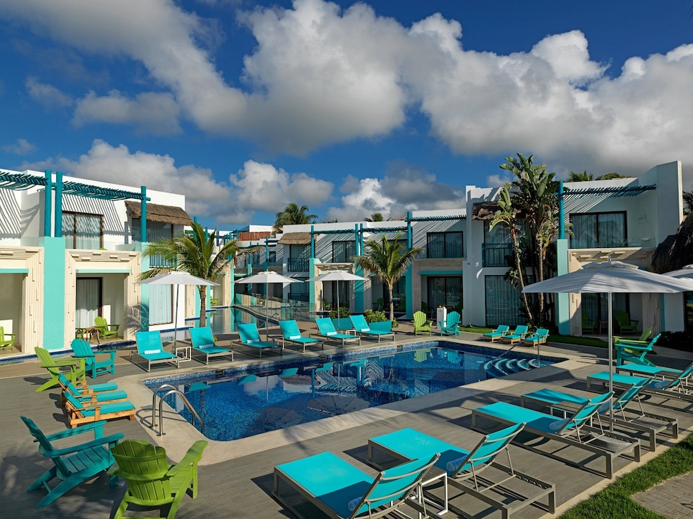 Margaritaville Island Reserve Riviera Cancún - A Karisma All-Inclusive Experience for All — Swimming pool in Puerto Morelos, Quintana Roo