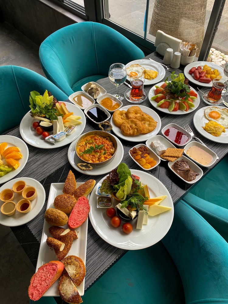 Falcon 1511 — Restaurant & bars in Antalya