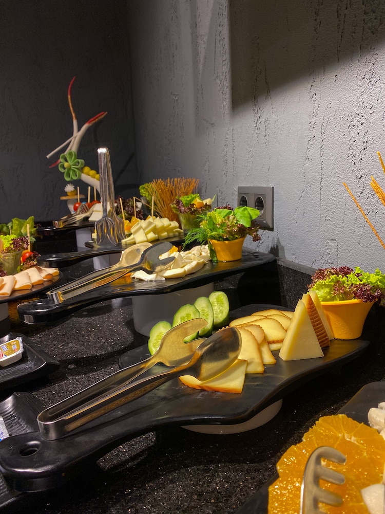 Falcon 1511 — Restaurant & bars in Antalya